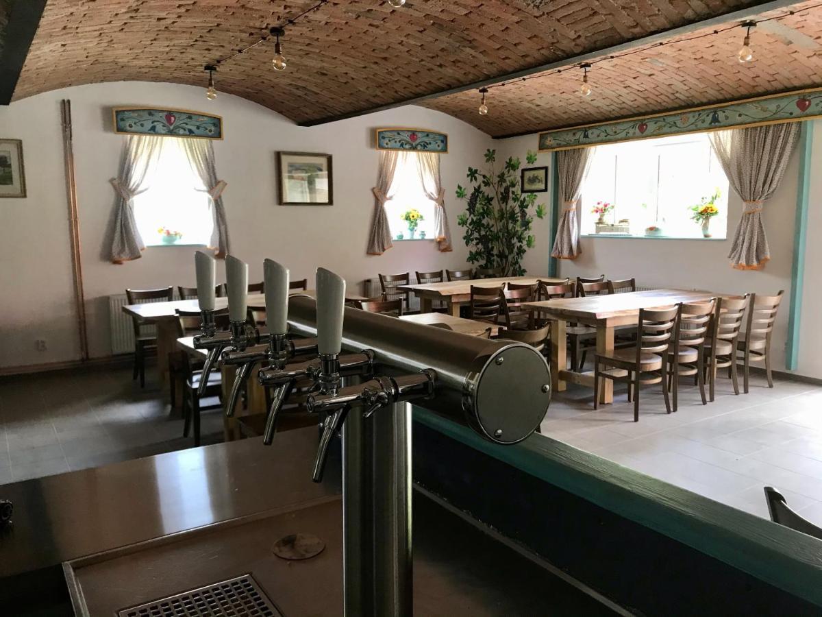 Bendovsky Dvur Bed and Breakfast Dusniky Buitenkant foto