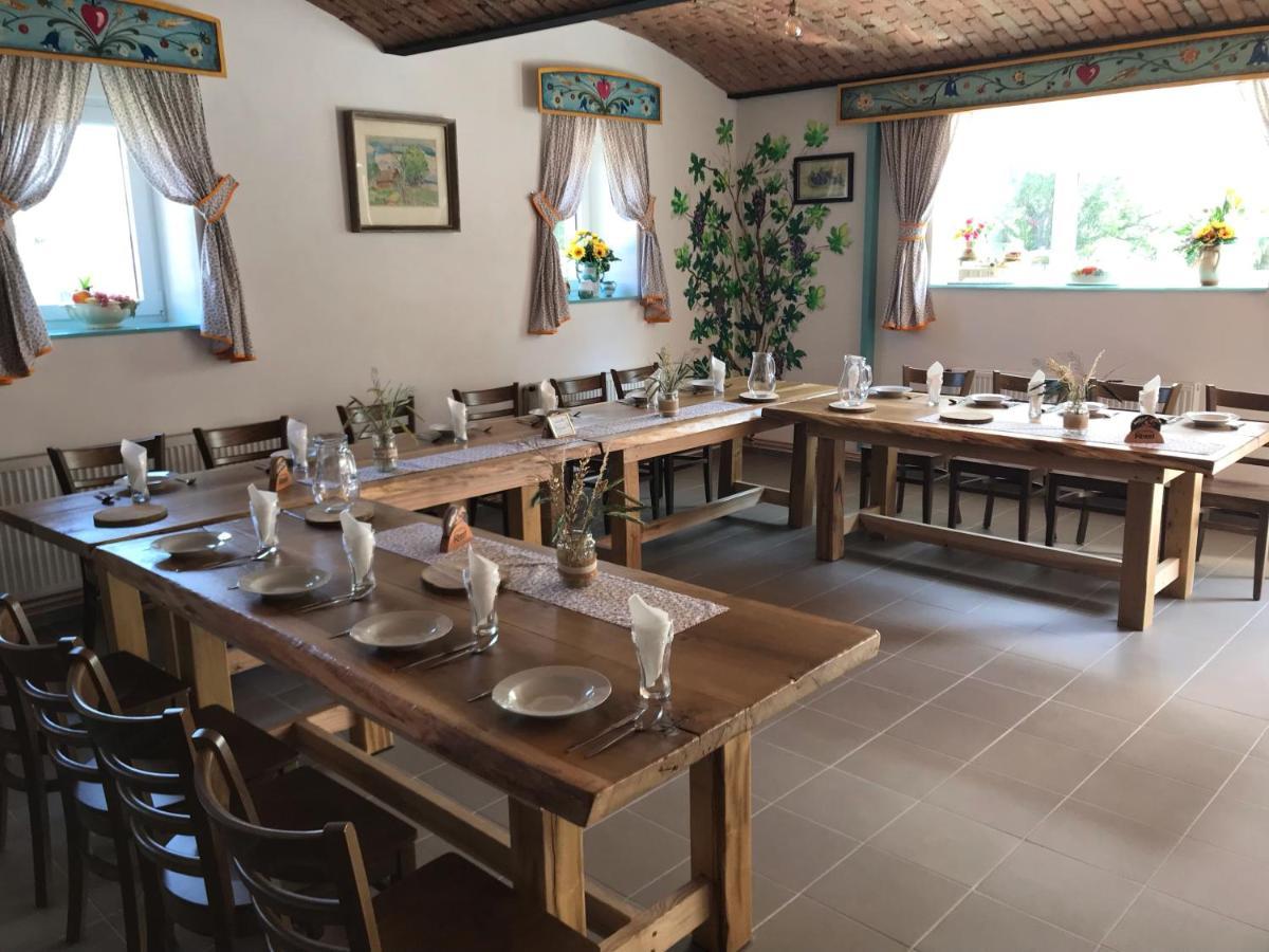 Bendovsky Dvur Bed and Breakfast Dusniky Buitenkant foto